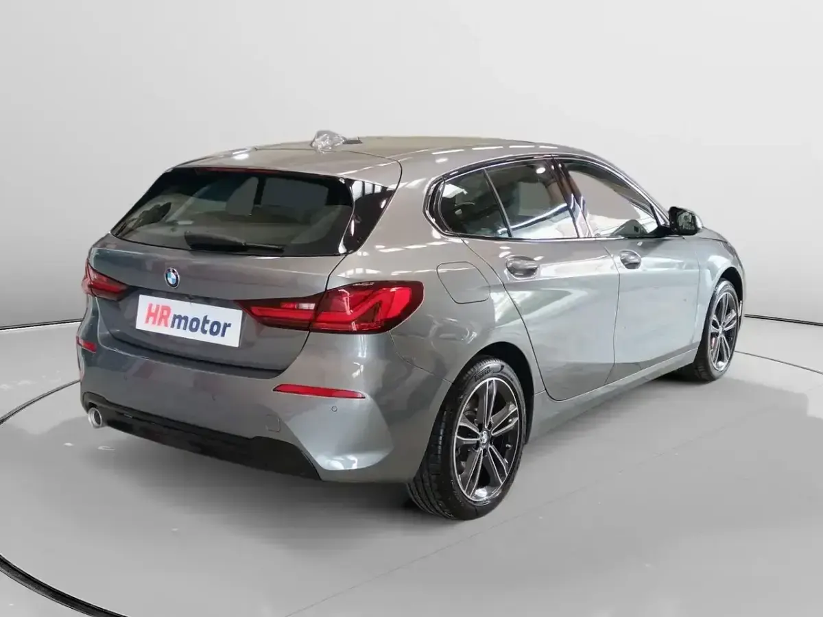 Begagnad BMW 118 Comfort Edition 136 HK (100 kW) 2023 Grå Halvkombi