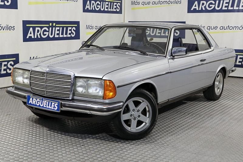 Usado Mercedes C280 114 kW (156 CV) 1979 Gris Coupe