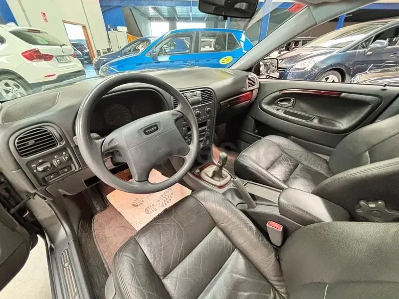 Usado Volvo V40 163 CV (119 kW) 2002 Gris / plata Familiar