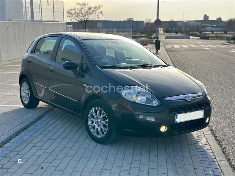 Usado Fiat Punto Evo Dynamic 90 CV (66 kW) 2011 Negro Utilitario