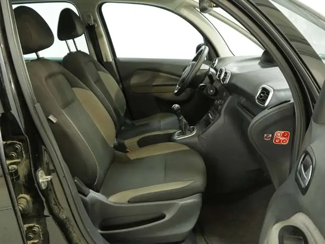 Usado Citroën C3 Picasso Seduction 92 CV (67 kW) 2015 Negro Monovolumen