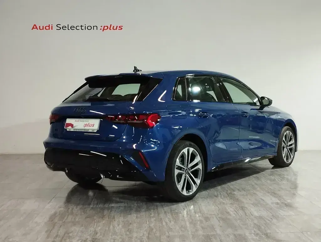 Usado Audi A3 e-tron S-Line 204 CV (150 kW) 2025 Azul Utilitario