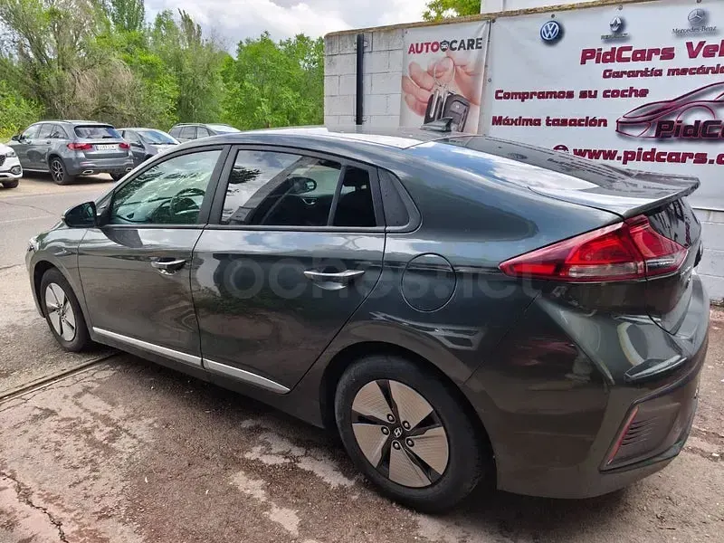 Usado Hyundai Ioniq 141 CV (103 kW) 2021 Gris / plata Utilitario