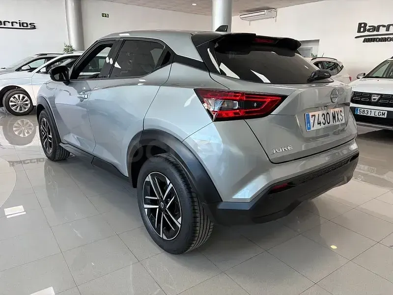 Usado Nissan Juke N-Connecta 114 HP (83 kW) 2025 Cinzento SUV