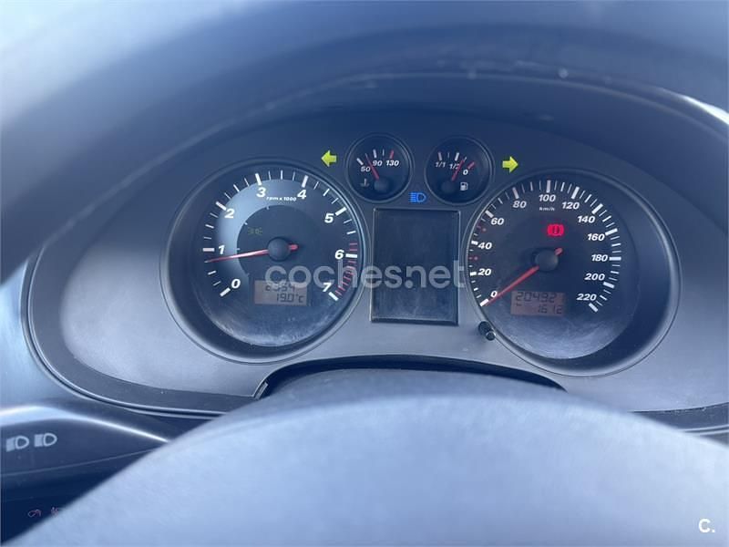 Usado Seat Ibiza Sport 75 CV (55 kW) 2002 Blanco Utilitario