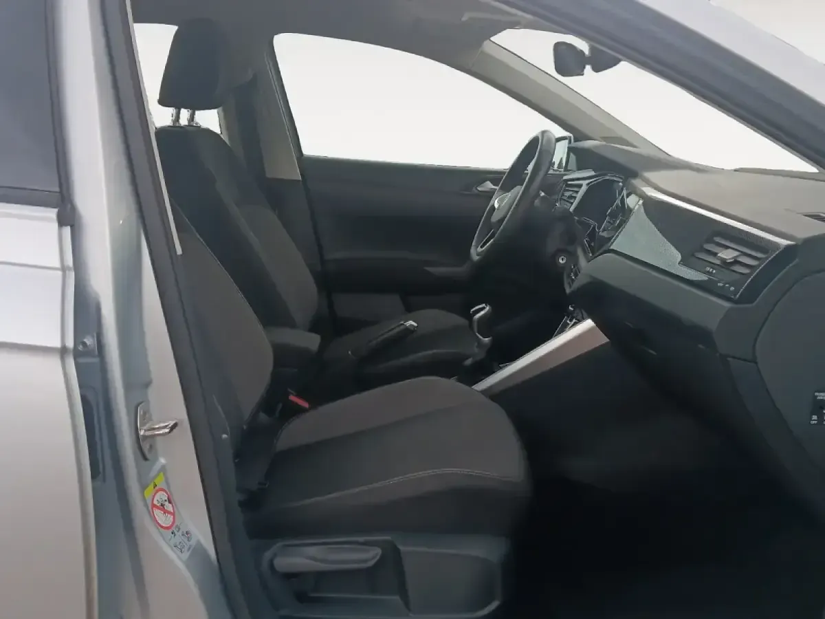 Usado VW Polo Life 95 CV (69 kW) 2024 Gris Berlina