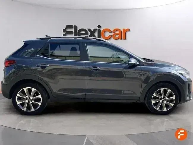 Usado Kia Stonic 100 CV (73 kW) 2019 Gris SUV