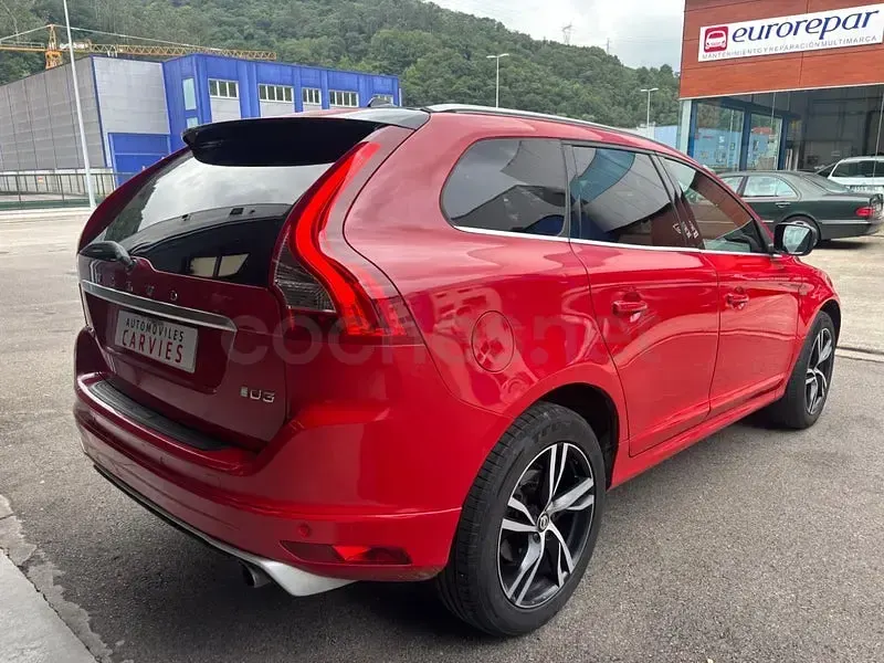 Usado Volvo XC60 R-Design Momentum 150 CV (110 kW) 2016 Rojo SUV