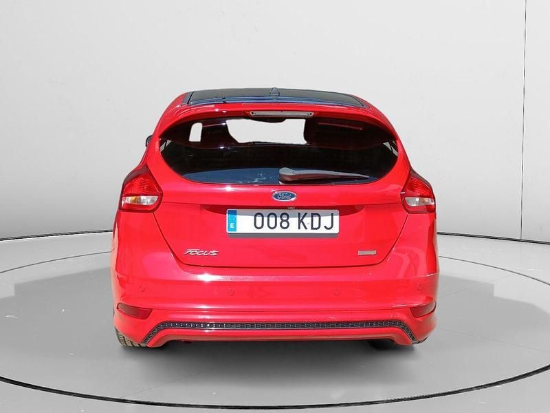 Usado Ford Focus ST-Line 125 CV (91 kW) 2017 Rojo Berlina