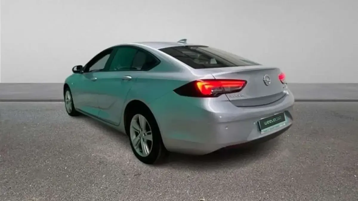 Usado Opel Insignia 136 CV (100 kW) 2018 Gris Berlina