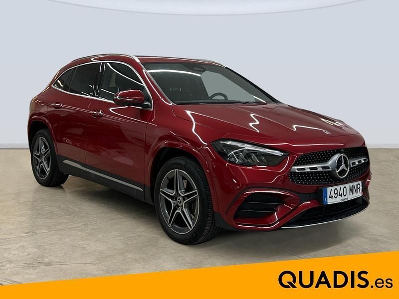 Usado Mercedes GLA250 AMG line 218 CV (160 kW) 2024 Rojo SUV