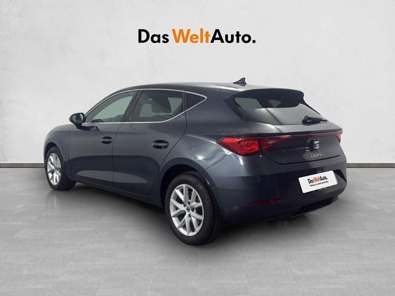 Usado Seat Leon Style 116 CV (85 kW) 2025 Gris Berlina