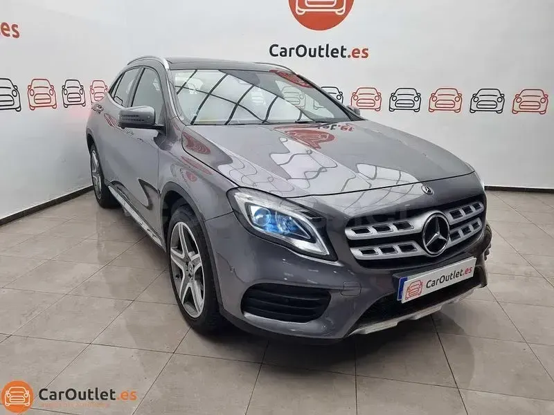 Begagnad Mercedes GLA200 156 HK (114 kW) 2018 Grå SUV