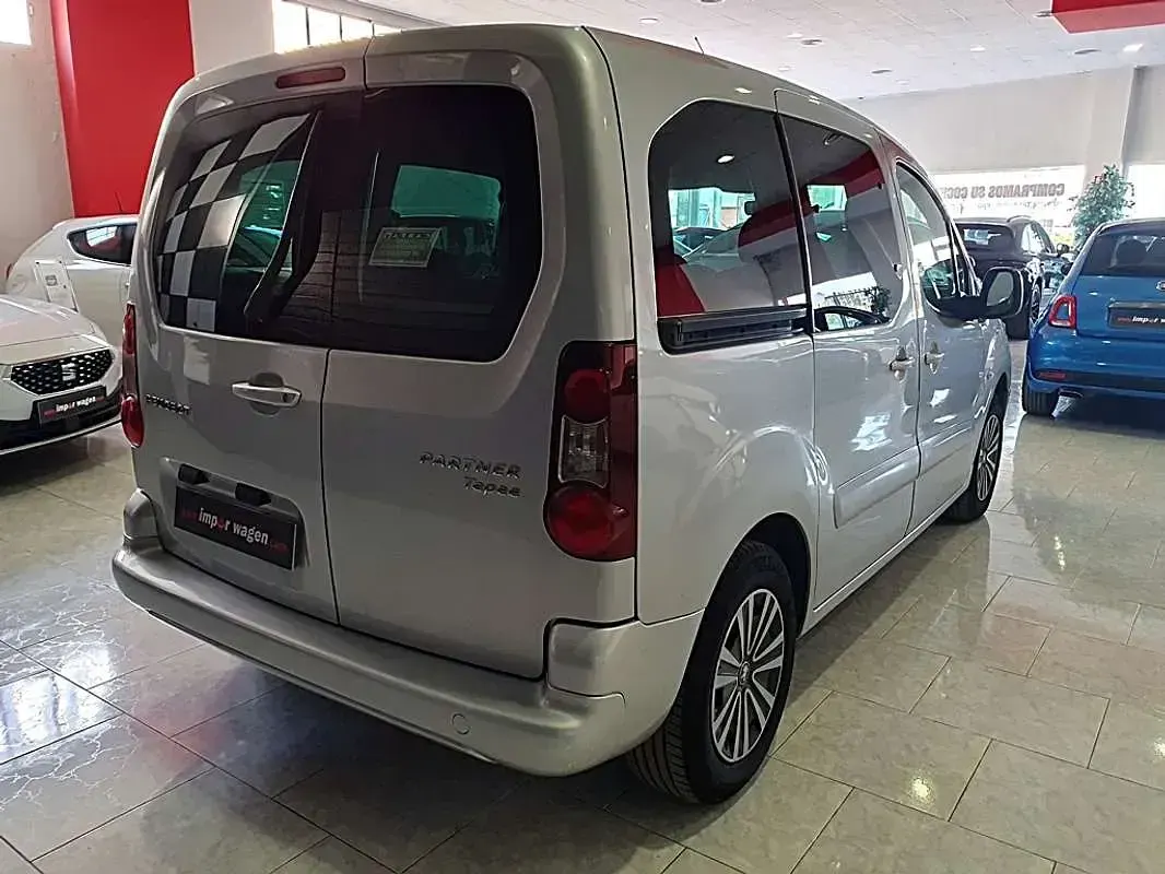 Usado Peugeot TePee Active 99 CV (72 kW) 2017 Plateado Van