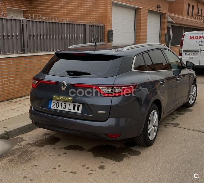 Usado Renault Mégane GrandTour Business 110 CV (80 kW) 2017 Gris / plata Familiar