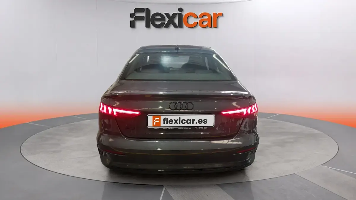 Käytetty Audi A3 Advanced Plus 110 HP (80 kW) 2023 Harmaa Sedan