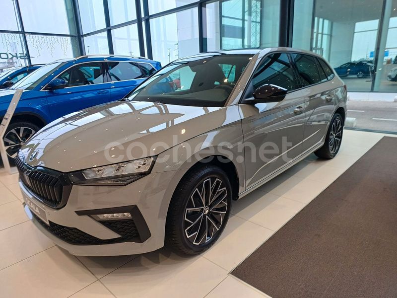 Gris / plata Nuevo 2025 Skoda Scala Utilitario | 25.900 € (Precio justo) - Imagen 1/4