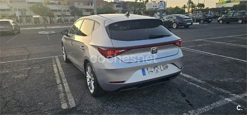 Usado Seat Leon Style 110 CV (80 kW) 2021 Gris / plata Berlina