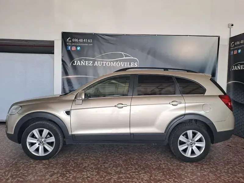 Usado Chevrolet Captiva LT 150 CV (110 kW) 2008 Beige SUV