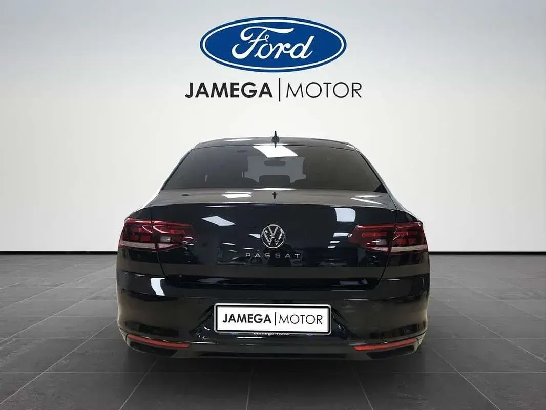 Usado VW Passat 122 CV (89 kW) 2021 Negro Familiar