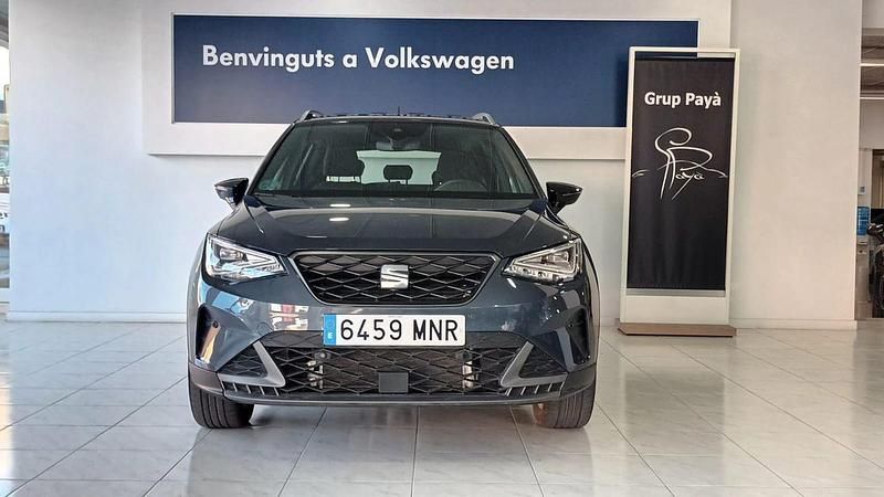 Gris Usado 2024 Seat Arona FR SUV | 21.250 € (Precio justo) - Imagen 1/4