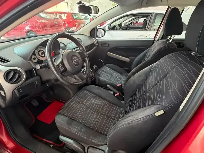 Usado Mazda 2 Active 68 CV (50 kW) 2008 Rojo Utilitario
