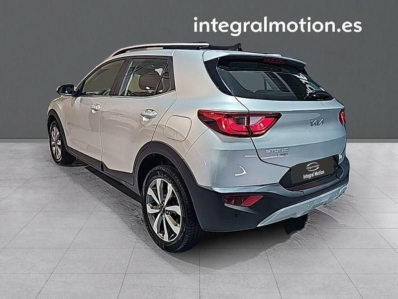 Usado Kia Stonic 100 CV (73 kW) 2024 Gris SUV