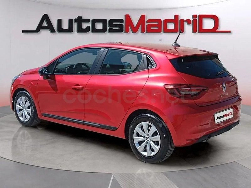 Käytetty Renault Clio V Equilibre 90 HP (66 kW) 2022 Punainen Sedan