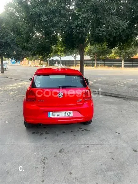 Usado VW Polo Advance 90 CV (66 kW) 2014 Rojo Berlina