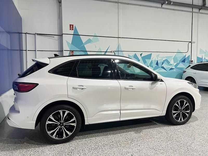 Usado Ford Kuga ST-Line X 225 CV (165 kW) 2023 Blanco SUV