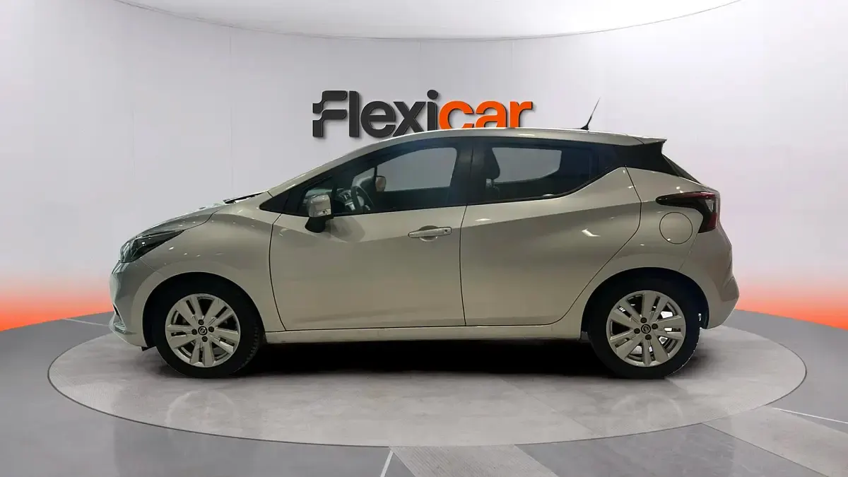 Usado Nissan Micra Acenta 92 CV (67 kW) 2022 Gris Utilitario