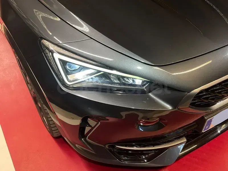 Usado Cupra Formentor 150 CV (110 kW) 2022 Gris / plata SUV