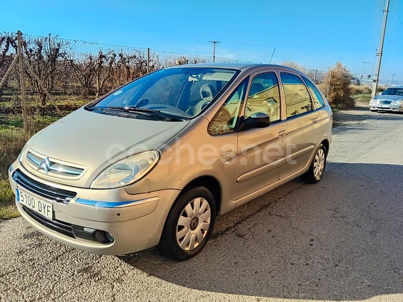 Gris / plata Usado 2006 Citroën Xsara Picasso Exclusive Monovolumen | 2390 € (Super precio) - Imagen 1/4