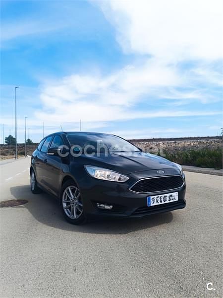 Gris / plata Usado 2017 Ford Focus Trend Familiar | 9800 € (Super precio) - Imagen 1/4
