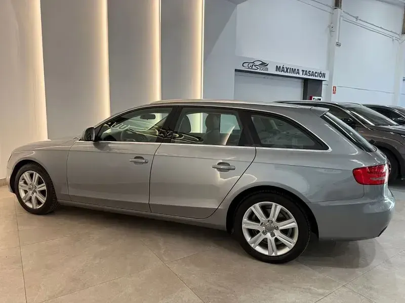 Usado Audi A4 136 CV (100 kW) 2012 Gris / plata Familiar