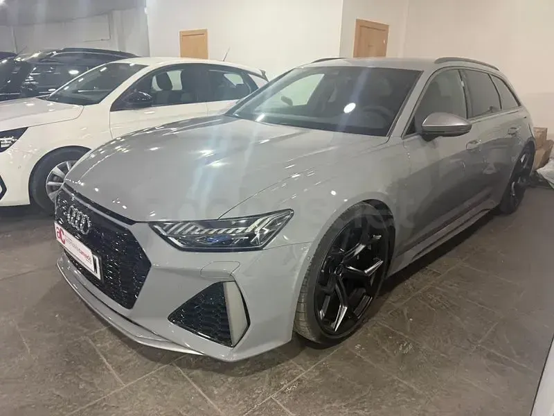 Usado Audi RS6 Performance 630 CV (463 kW) 2023 Gris / plata Familiar
