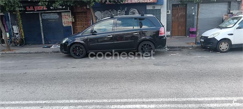 Usado Opel Zafira Cosmo 120 CV (88 kW) 2005 Negro Monovolumen