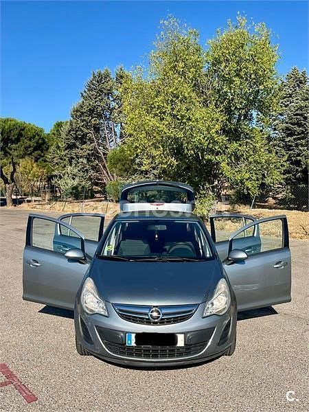 Gris / plata Usado 2013 Opel Corsa Selective Berlina | 5100 € (Precio justo) - Imagen 1/4