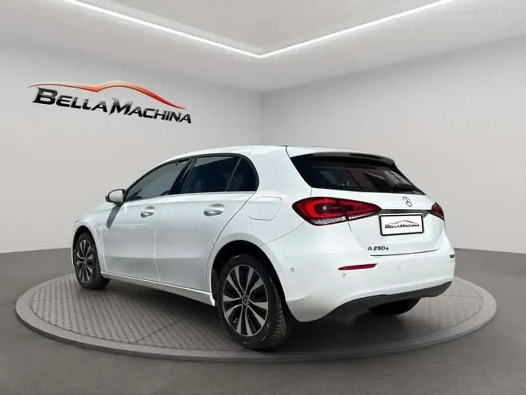 Usado Mercedes A250 218 CV (160 kW) 2022 Blanco Berlina
