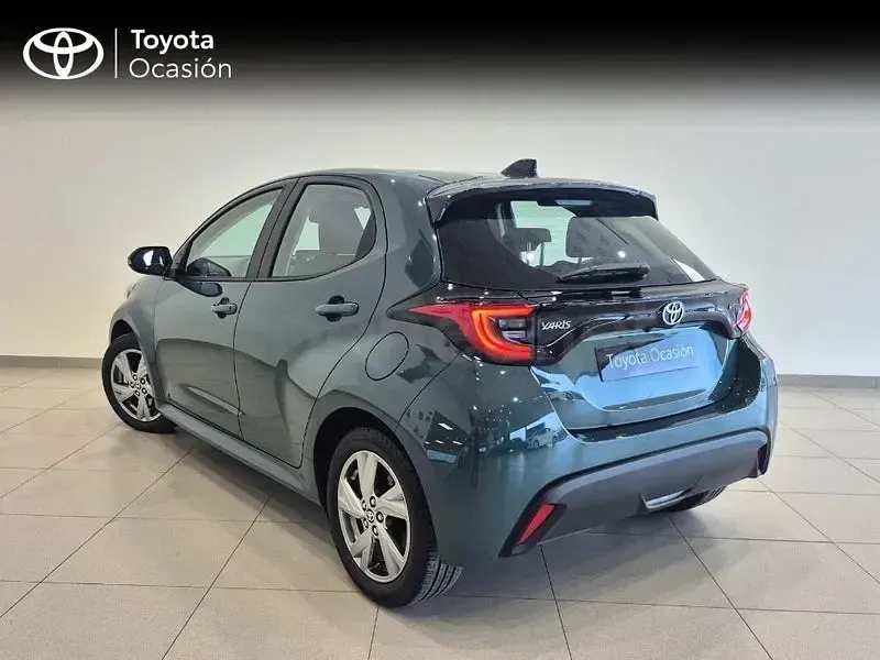 Usado Toyota Yaris Hybrid Active 116 CV (85 kW) 2025 Verde Berlina