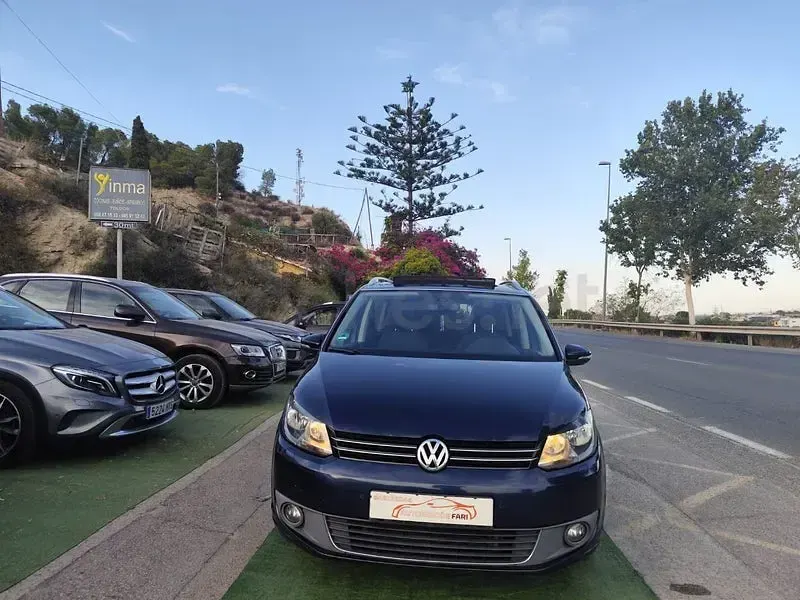 Usado VW Touran Advance 105 CV (77 kW) 2012 Azul Monovolumen