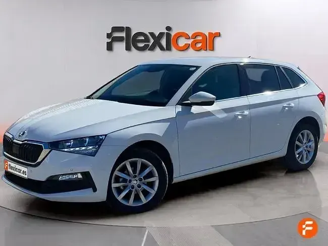 Usado Skoda Scala 110 CV (80 kW) 2022 Blanco Utilitario