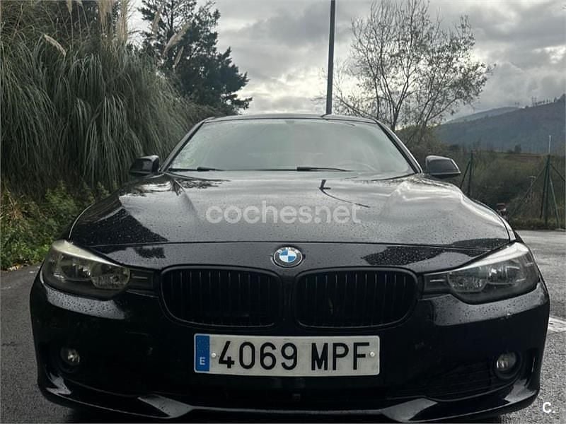 Usado BMW 318 143 CV (105 kW) 2013 Negro Familiar