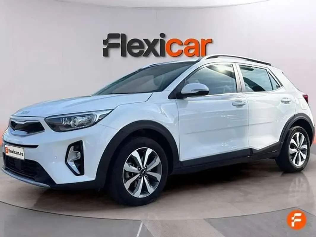 Usado Kia Stonic 84 CV (61 kW) 2022 Blanco SUV