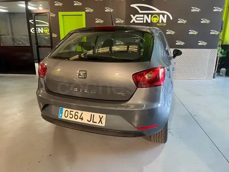 Usado Seat Ibiza Style 105 CV (77 kW) 2016 Gris / plata Berlina