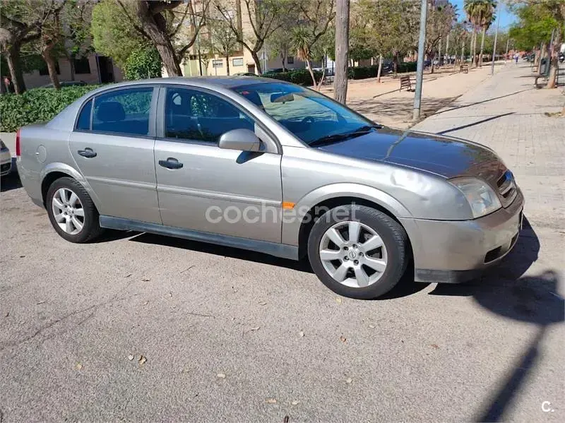 Usado Opel Vectra Essentia 122 CV (89 kW) 2004 Beige Berlina