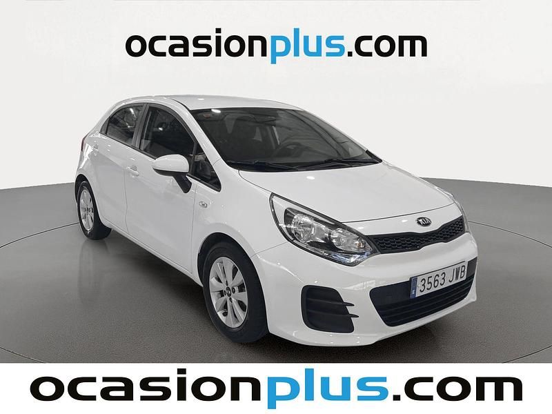 Usado Kia Rio 84 HP (61 kW) 2017 Branco Citadino