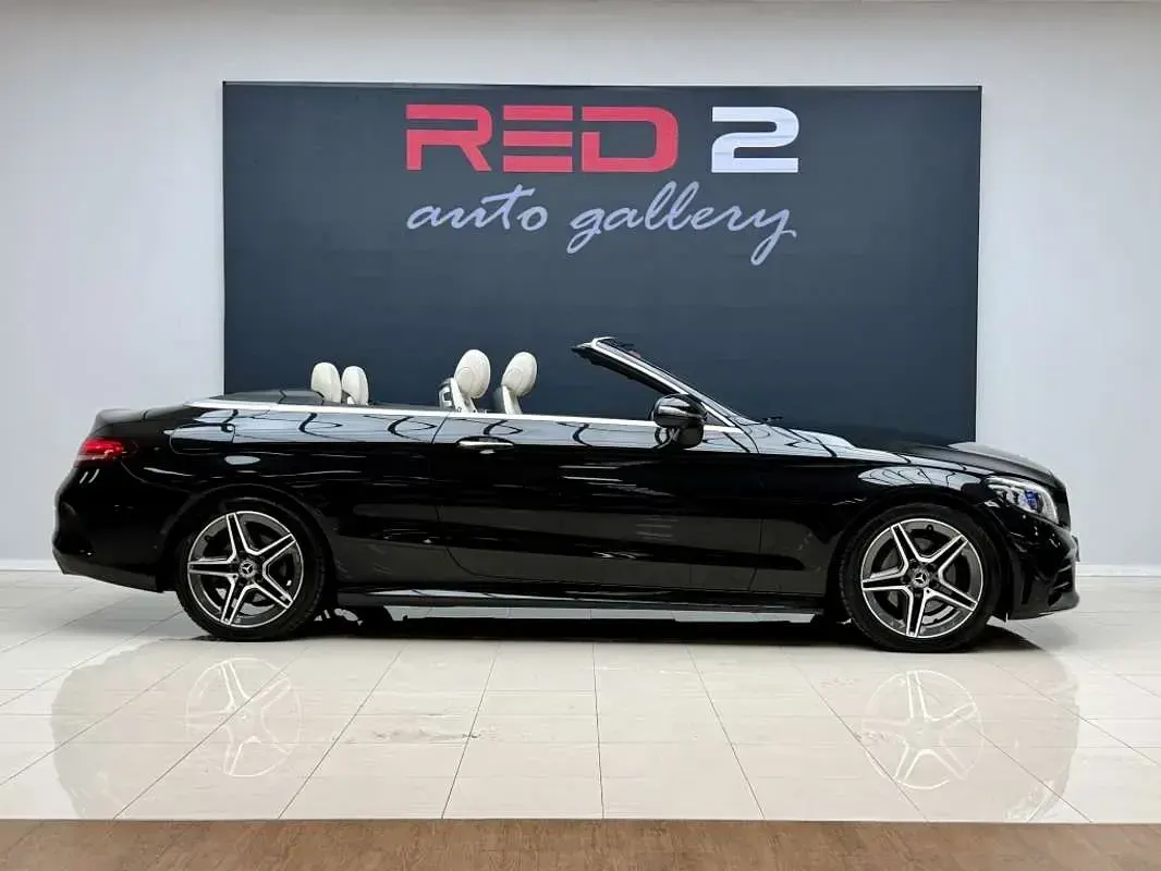 Usado Mercedes C220 194 CV (142 kW) 2021 Negro Descapotable