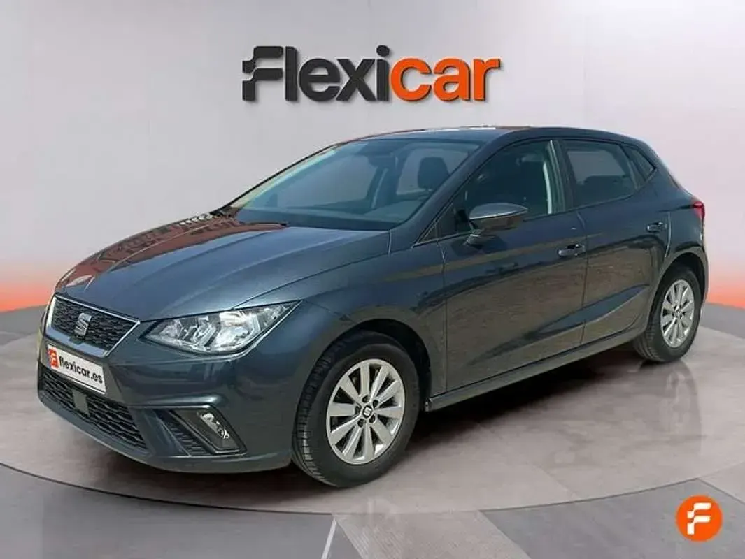Usado Seat Ibiza Reference 80 CV (58 kW) 2019 Gris Utilitario