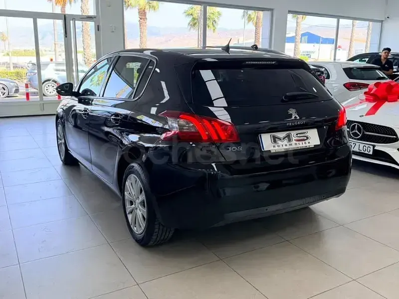 Usado Peugeot 308 Style 100 CV (73 kW) 2018 Negro Berlina
